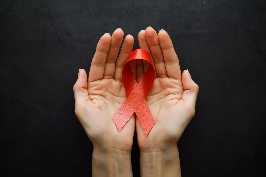 Quem tem HIV pode fazer implantes dentários?